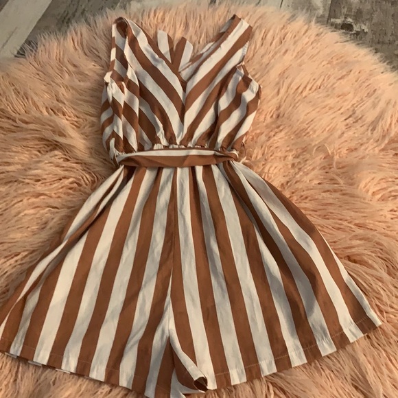 Stripped Romper - Picture 2 of 3